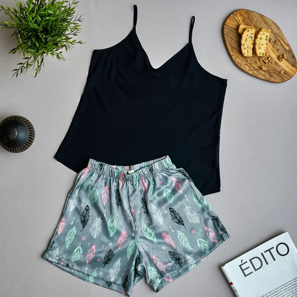 Women summer pajama set Black top + Colorful feathers shorts - Image 2