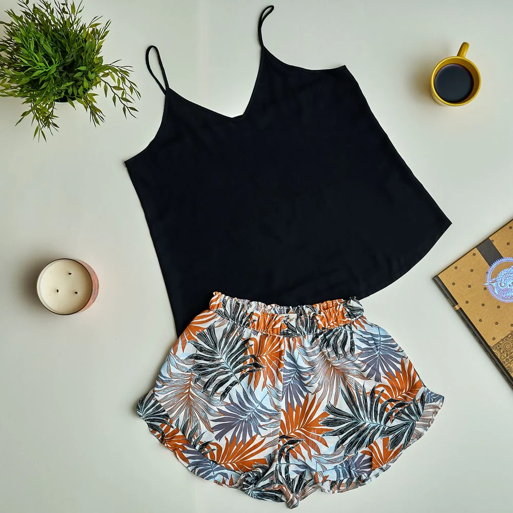 Women summer pajama set Black top + Havane leaves ruffles shorts - Image 2