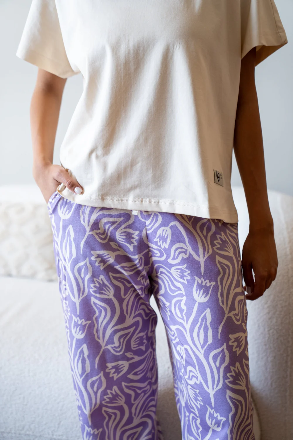 Women summer pajama set Creamy T-shirt + Mauve Flowers Pants - Image 3