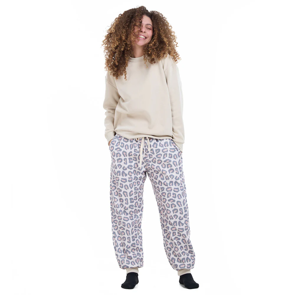 Women Winter Pajama Set Beige Sweatshirt + Pastel Leopard Pants - Image 4